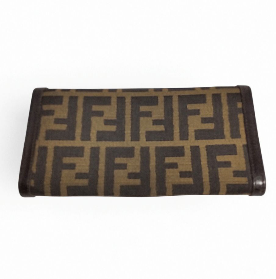 美品　FENDI フェンディ　ズッカ　FF金具　レザー　ブラック　男女兼用 USED中古品】 FENDI フェンディ ズッカ柄 FF金具 財布 正規品