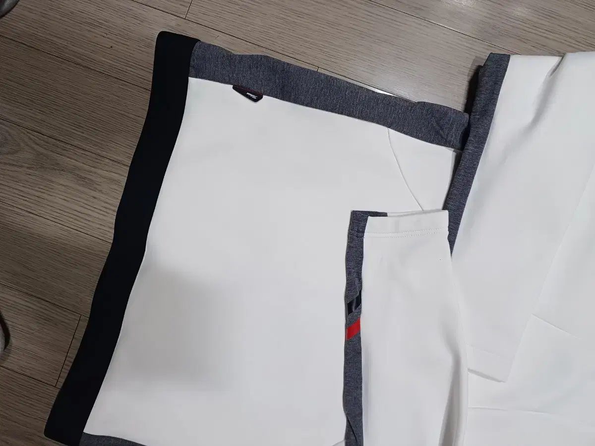 タイトリスト 白 ゴルフ Tシャツ 防風 95着用でちょうど良い LLC-HASEGAWATOSO_COM