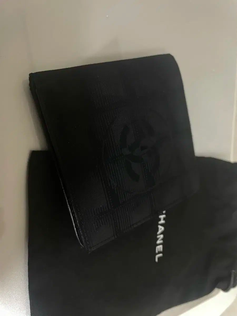 Chanel シャネル 二つ折り財布 ソフト ロゴ