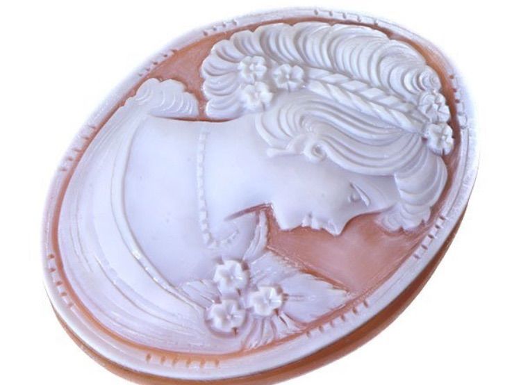 作家品 作家サイン有り 素敵な女性と花の彫刻 高級シェルカメオルース