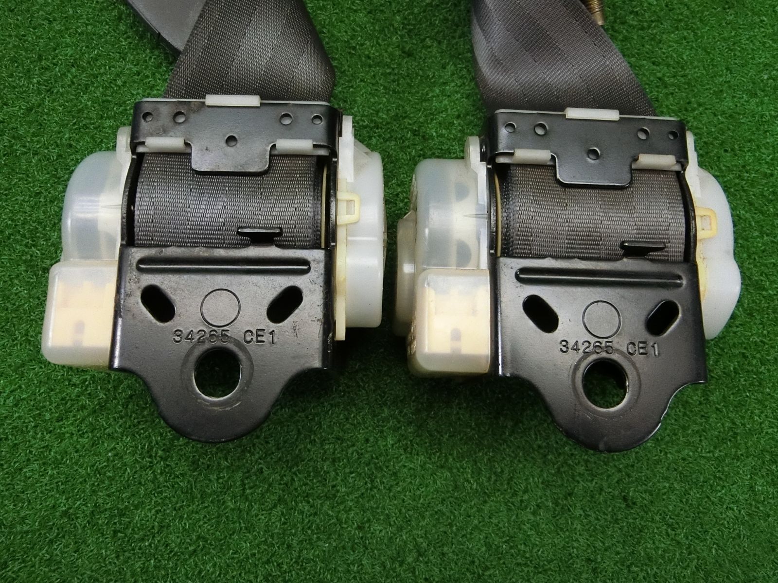 11223] ダイハツ ネイキッド L750S リア シートベルト 左右セット 
