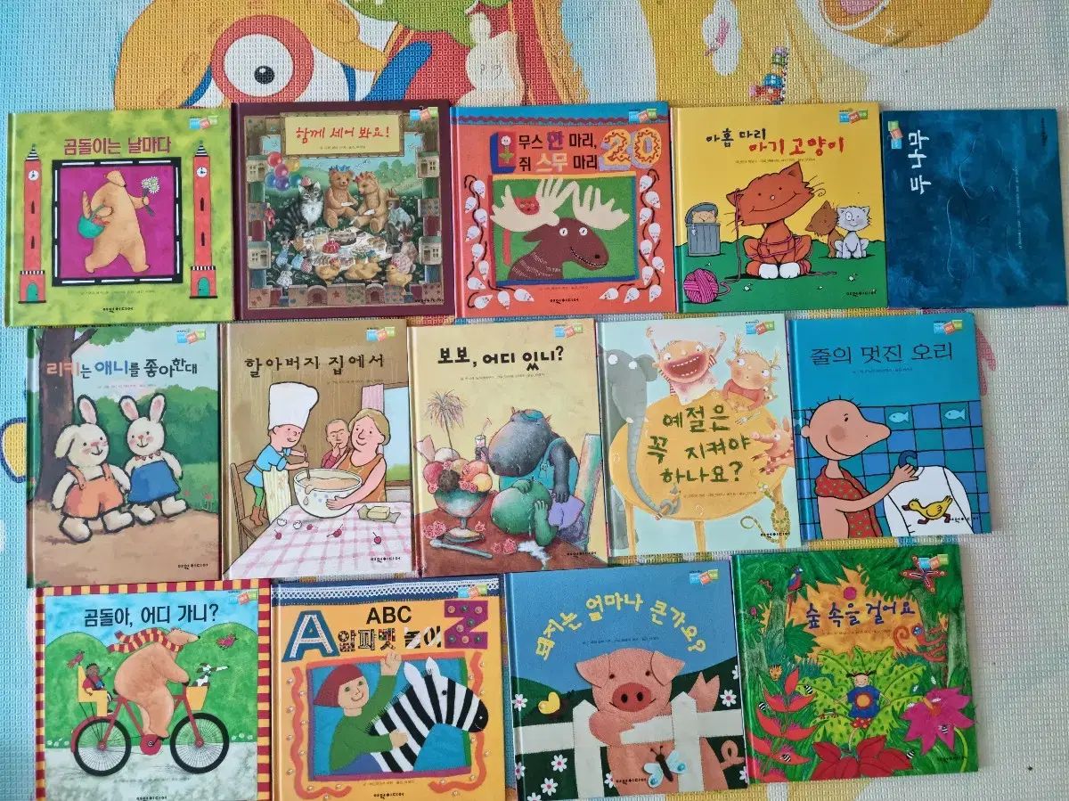 世界子供向けの本 赤ちゃんの本 乳児向けの本