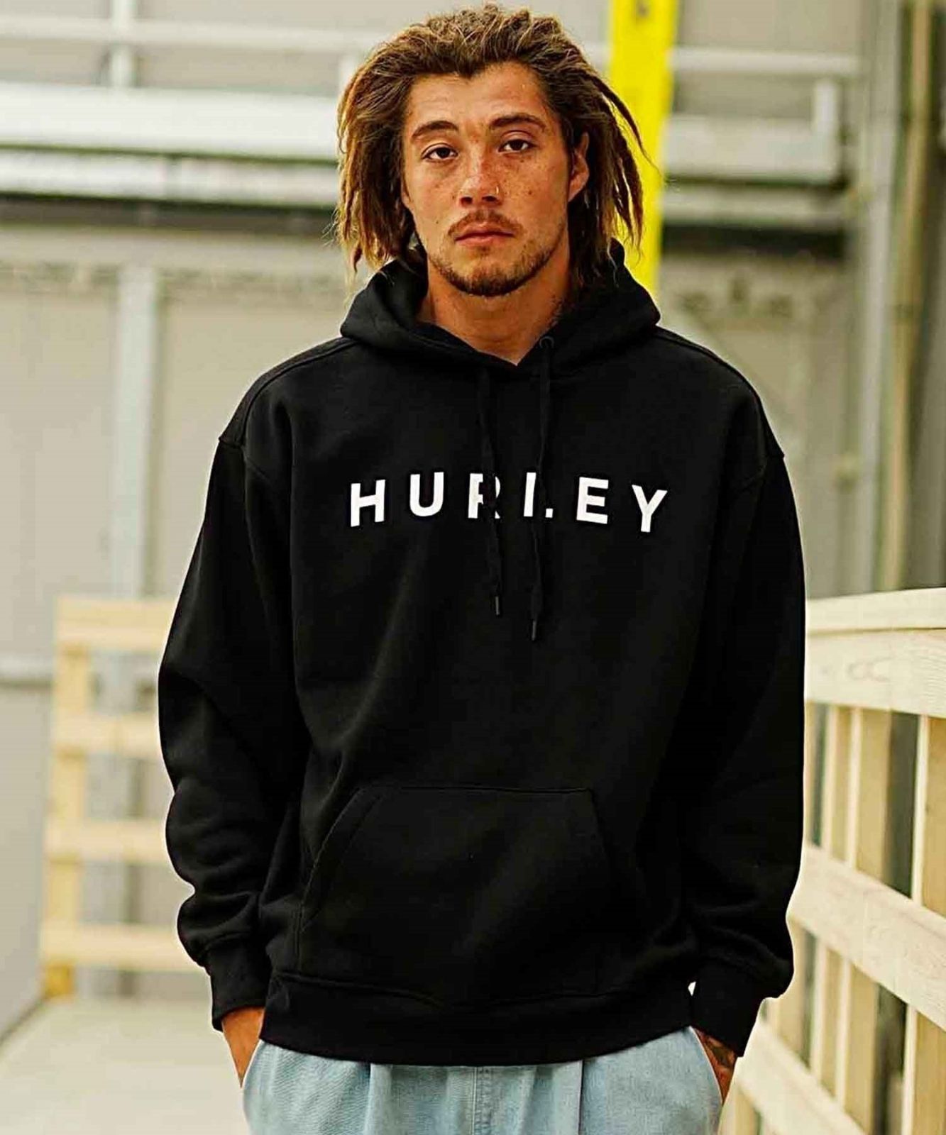 東京都千代田区 USA購入【hurley】ロゴプリント プルオーバーパーカー