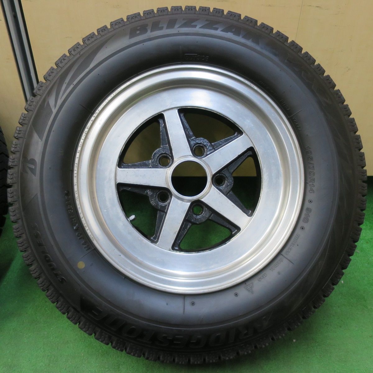 バリ溝 スタッドレス ブリヂストン ブリザック VRX2 165/70R14 楽天市場】ブリザック vrx2 165 70r14の通販