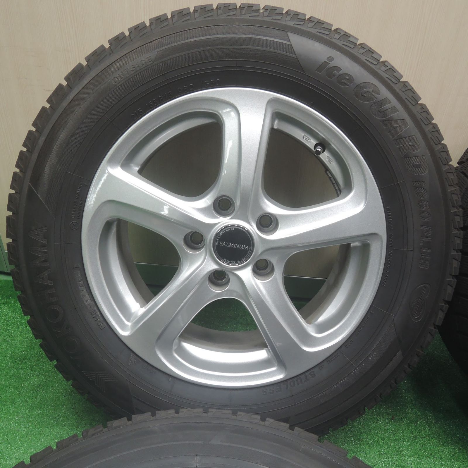 送料無料]バリ溝！キレイ！9.5分スタッドレス 215/65R16 ヨコハマ アイスガード iG50 プラス BALMINUM バルミナ 16インチ  PCD114.3/5H☆3082103SYス - メルカリ