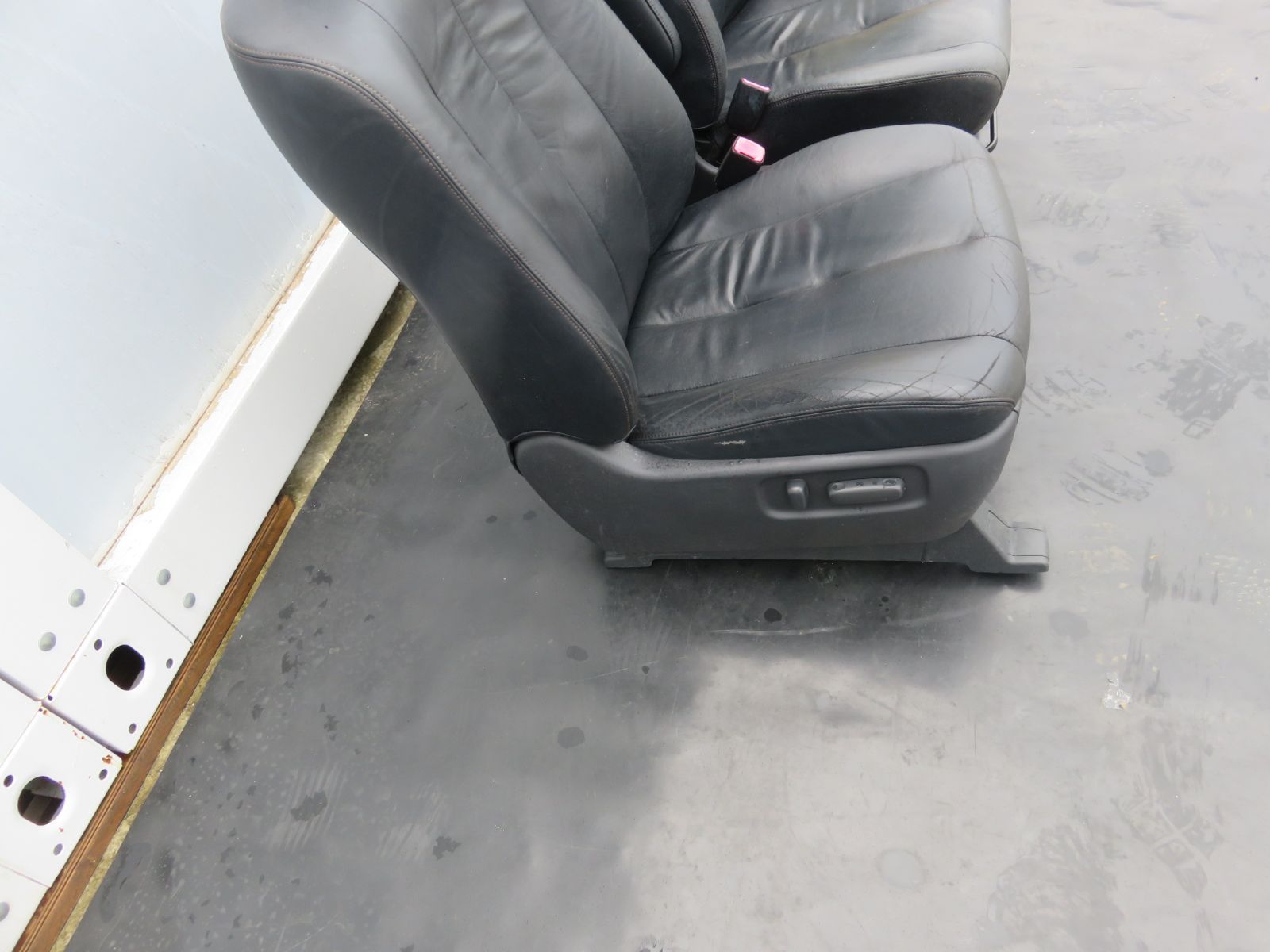 全国送料無料! SFC2420 トヨタ 50系 ACR50W ACR55W GSR50W GSR55W エスティマ 後期 3型 純正 レザー フロントシート 運転席 助手席 右前パワーシート 左右セット 共感