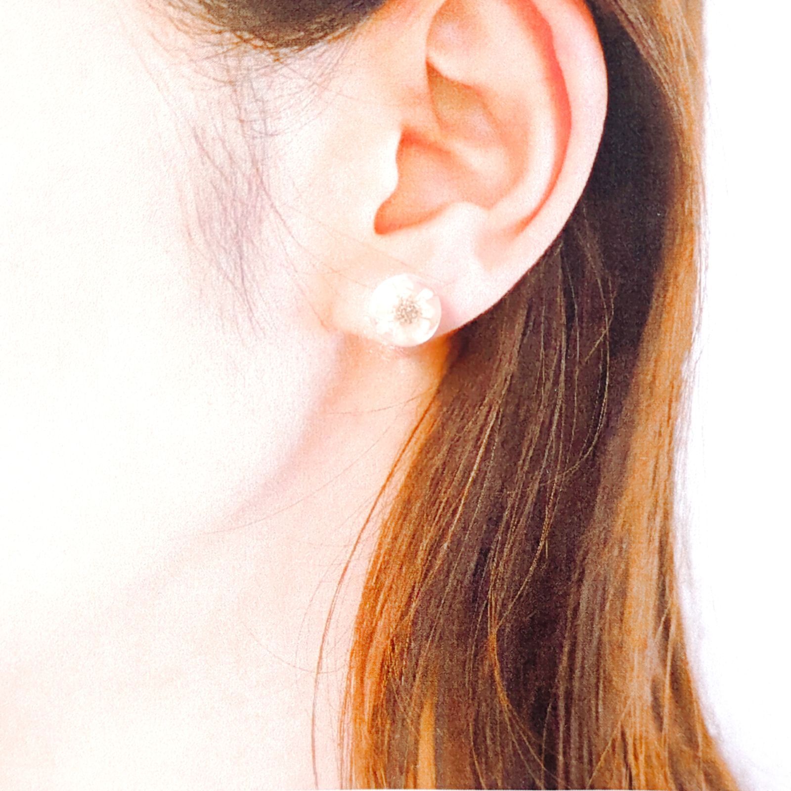 No.365 レジン シンプル 白いお花 ピアス イヤリング ぷっくり - メルカリ 