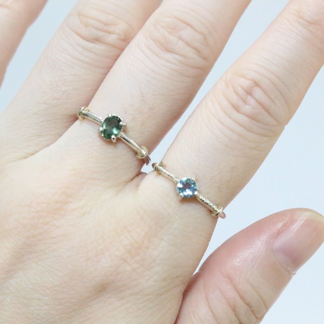 青のインクが滴る深緑色のモンタナサファイアK10小ワッカシルバー