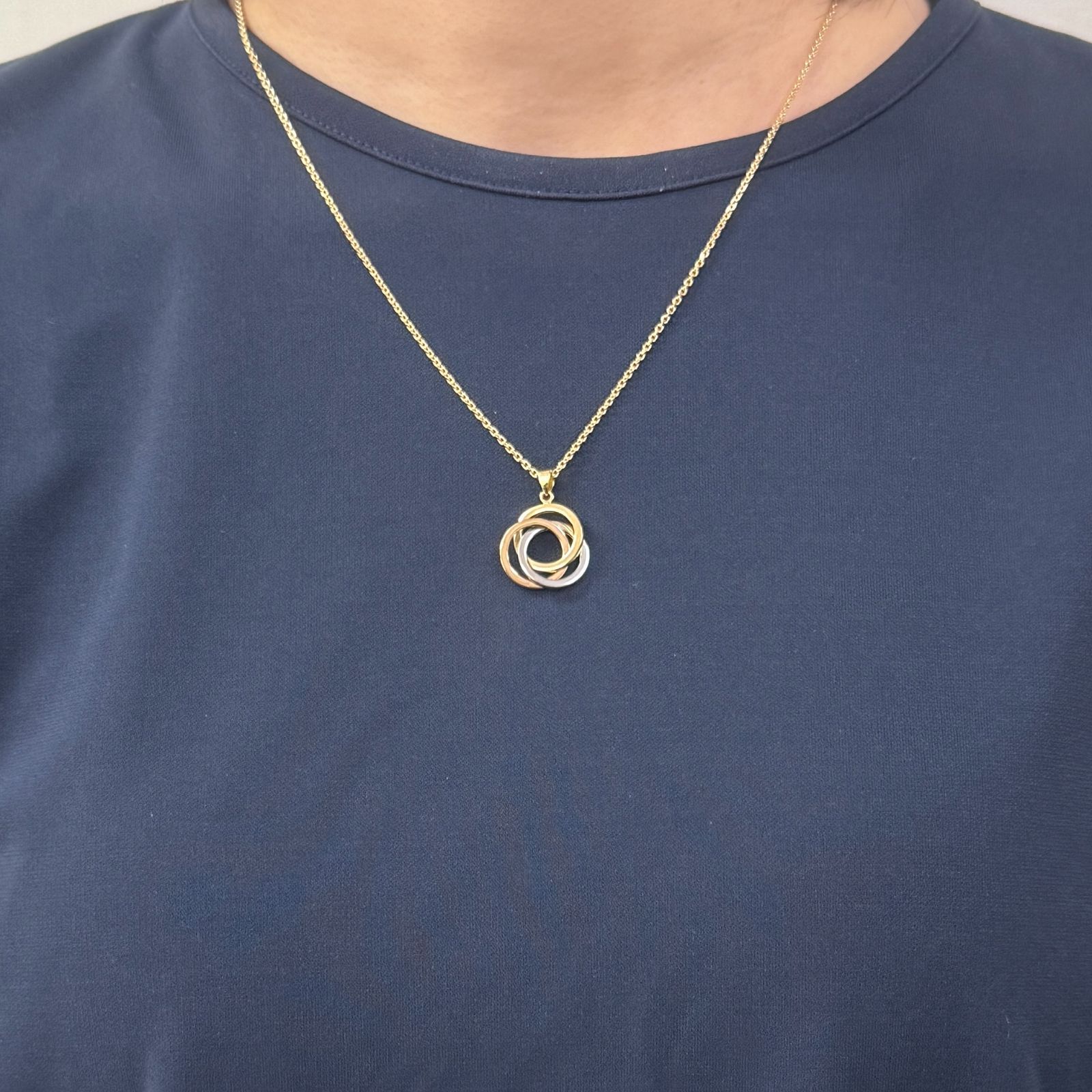 新品 ペンダントトップ 18金 トリニティ リングネックレス イタリア製 