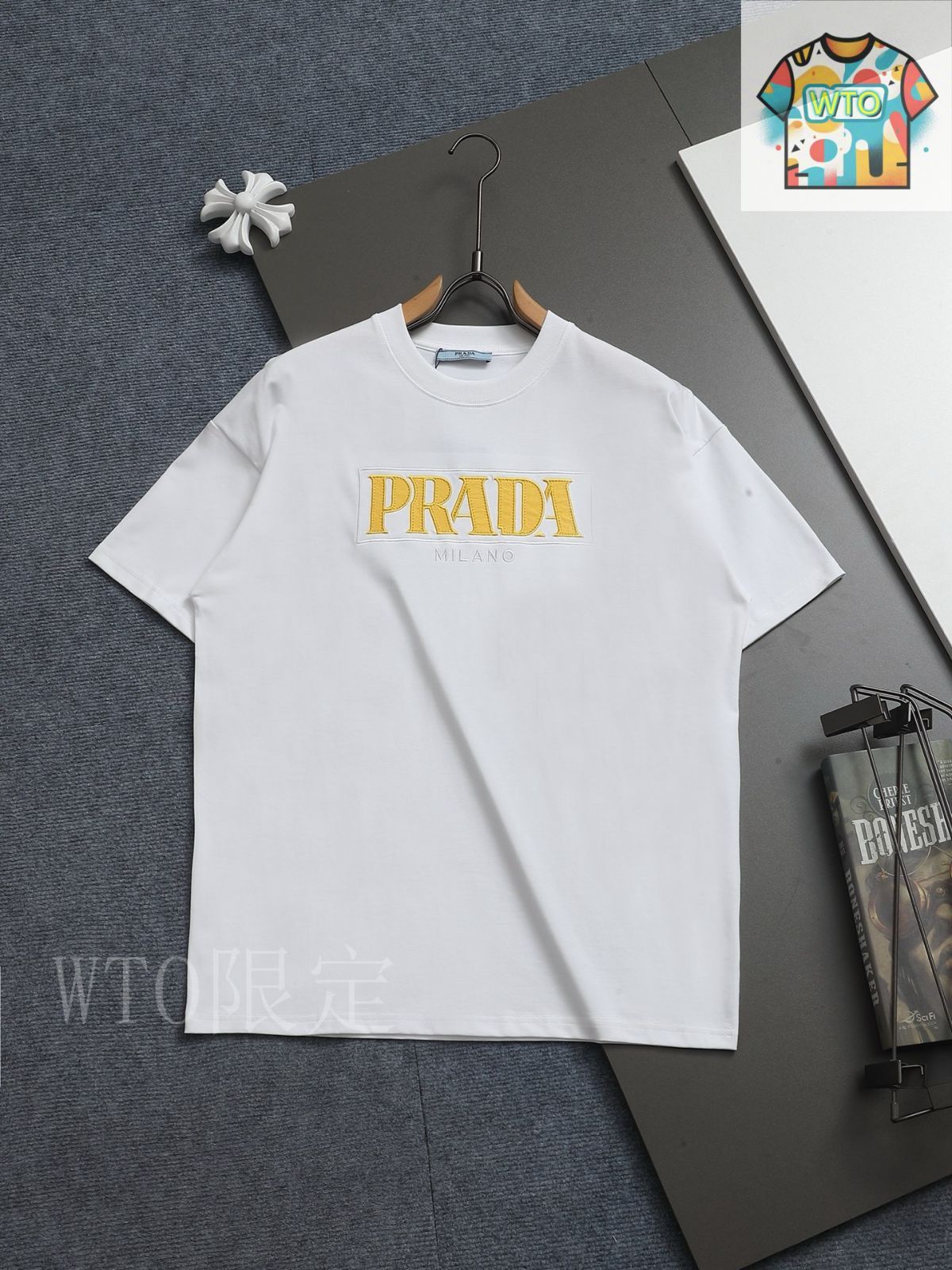 今日特価】PRADA プラダ 25 新款 ロゴ刺繍 クルーネック T