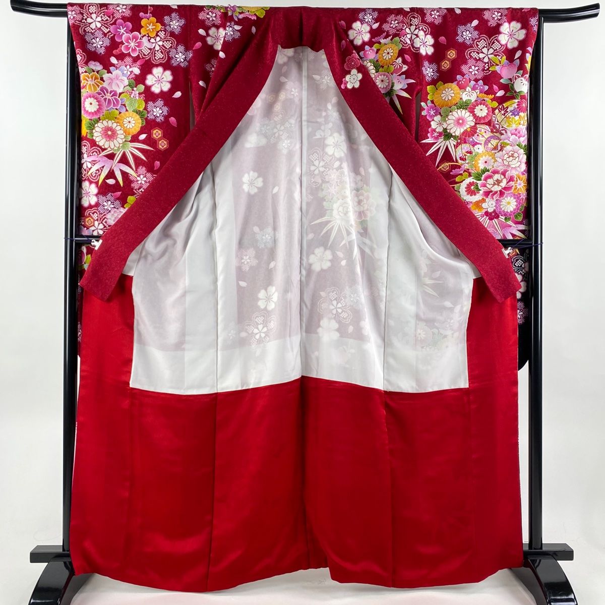 振袖 ⭐️身丈174.5cm L 袷 蝶 薔薇 金彩 赤 正絹 秀品 【中古】 振袖 ⭐️身丈174.5cm L 袷 蝶 薔薇 金彩 赤 正絹 秀品 【中古】