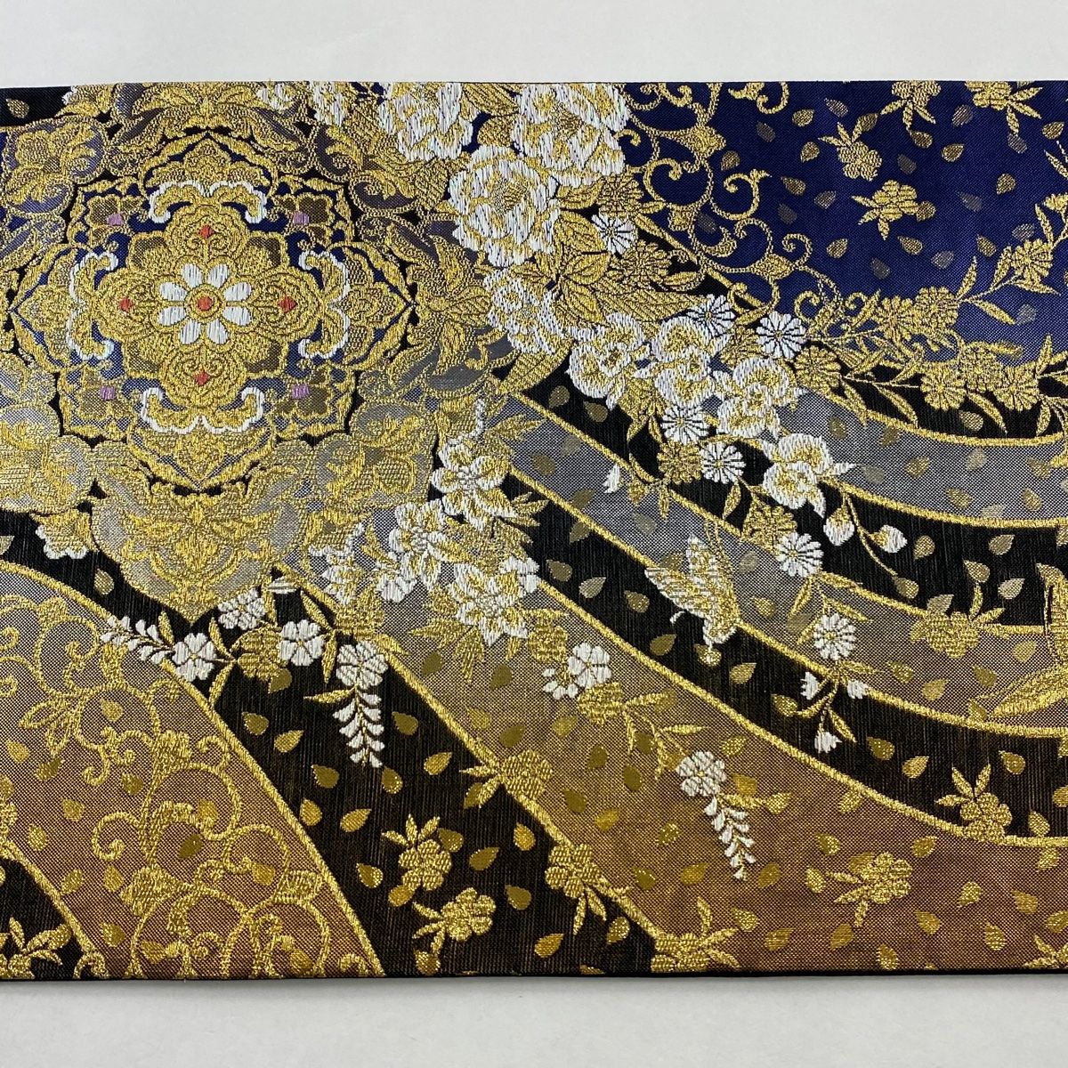 袋帯 美品 秀品 華文 蝶 箔 唐織 黒 六通 正絹 【中古】 - メルカリ