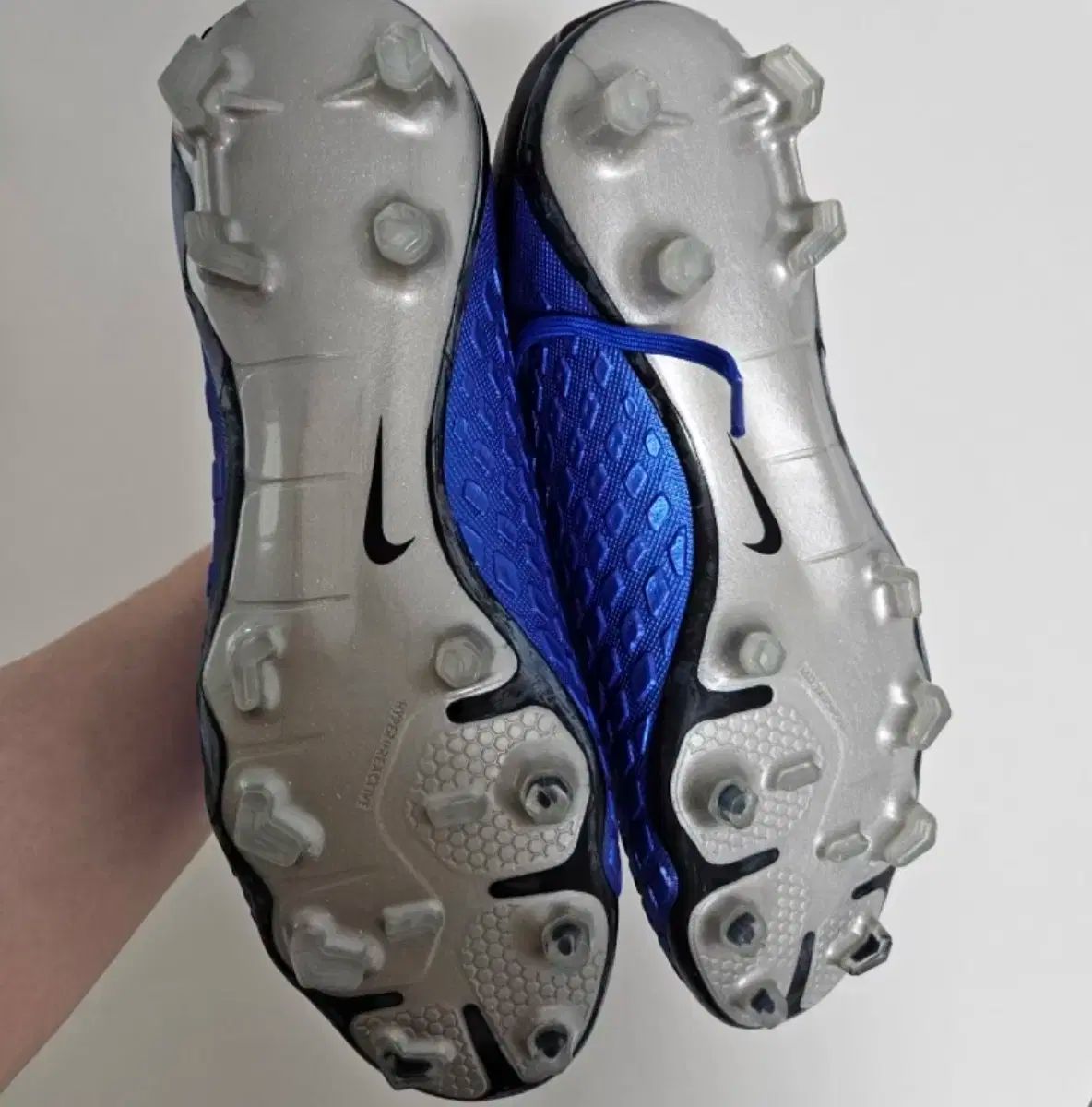 NIKE