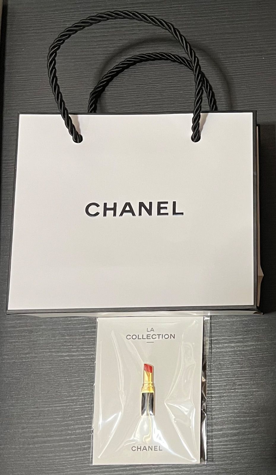 CHANEL ピンバッジ ショップバッグ - チャーム