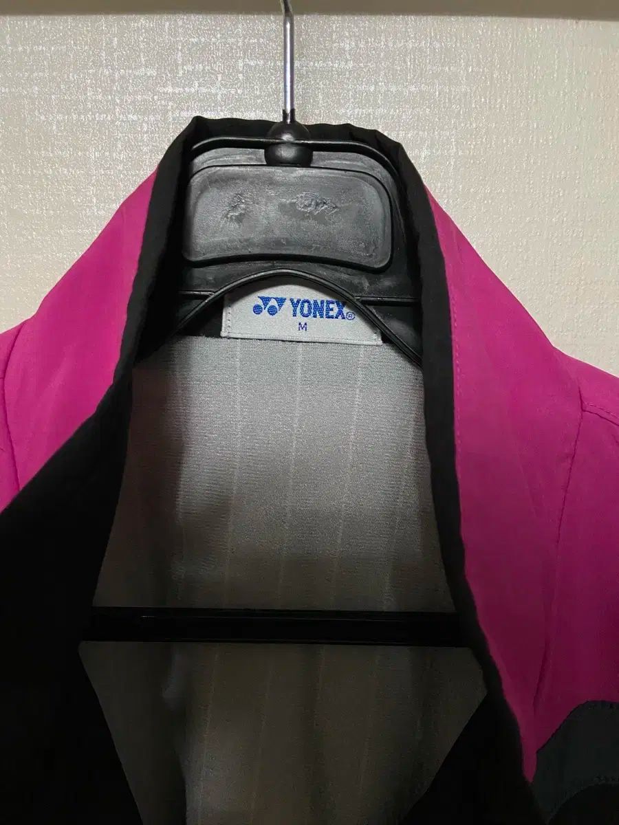 YONEX