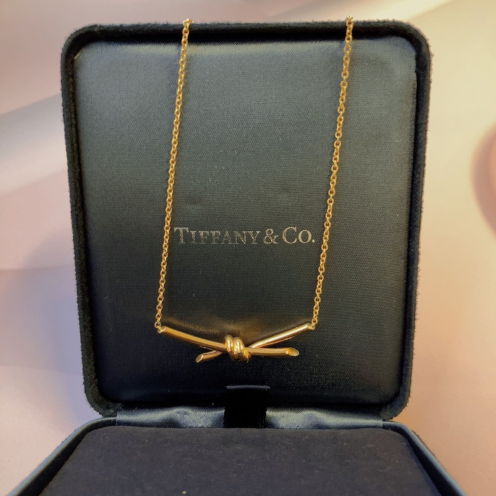 人気♪ TIFFANY & CO Tiffany ノットネックレス Gold - メルカリ 人気♪ TIFFANY & CO Tiffany ノットネックレス Gold - メルカリ