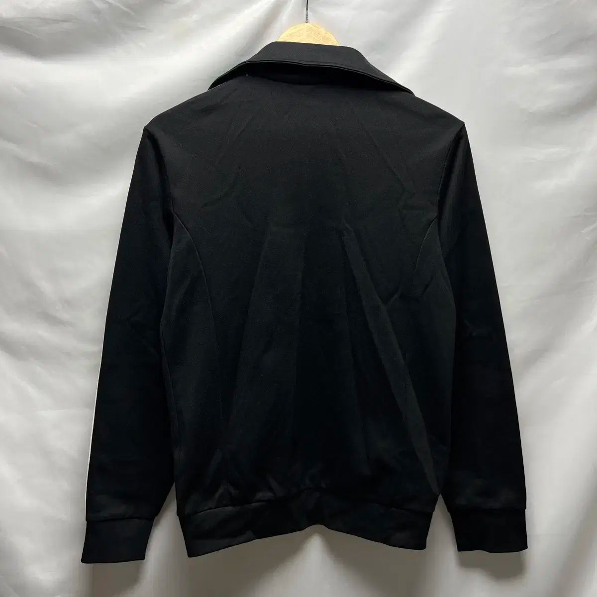 純正品/ 95 adidas(アディダス) ヨーロッパ 黒 トラックトップス