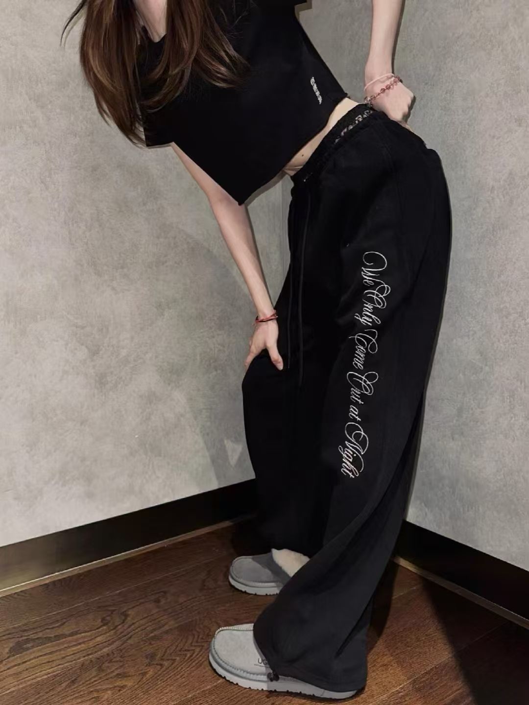 韓国人気 BADBLOOD Embossed logo jogger trousers brushed