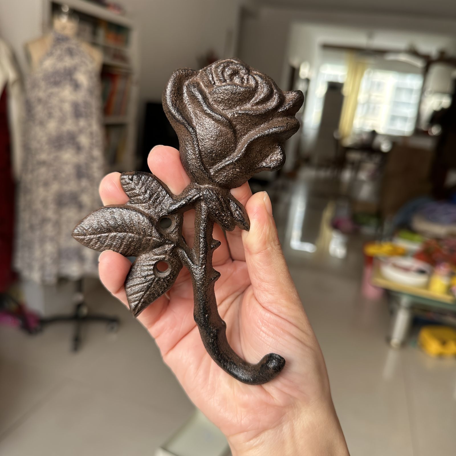 アンティークヴィンテージ】バラデザインのアイアン製壁掛けフック2個