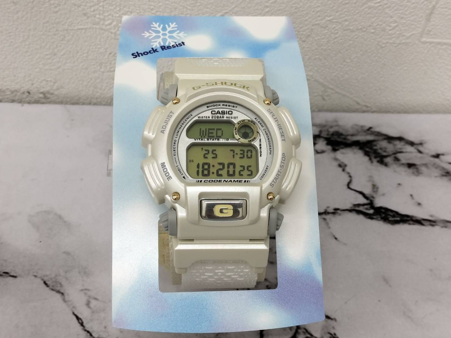 未使用品】G-SHOCK アラスカ犬ぞり協会限定ゴールド DW-8800AJ