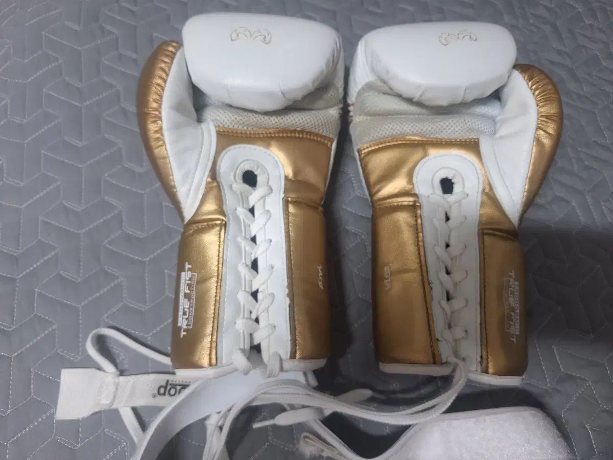 ライバル RS100 ボクシンググローブ 14 オンス RIVAL RS100 スパー