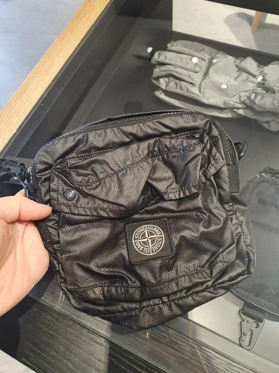 STONE ISLAND ストーンアイランド ロゴワッペン ミニ メッセンジャーバッグ