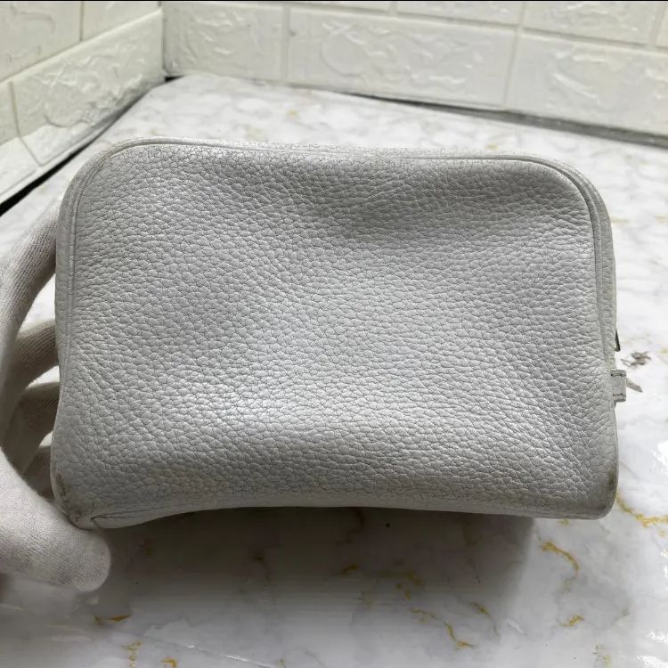 価格 HERMES エルメス トリヨンクレマンス ポーチ 大きめポーチ バッグインバッグ トラベルポーチ 旅行ポーチ 化粧ポーチ 小物入れ トラベル 旅行 ブランド ロゴ 本物保証 レザー ホワイト 白 シンプル 大人 素敵