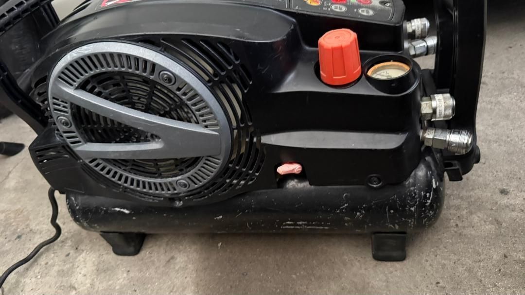 高圧エアコンプレッサー