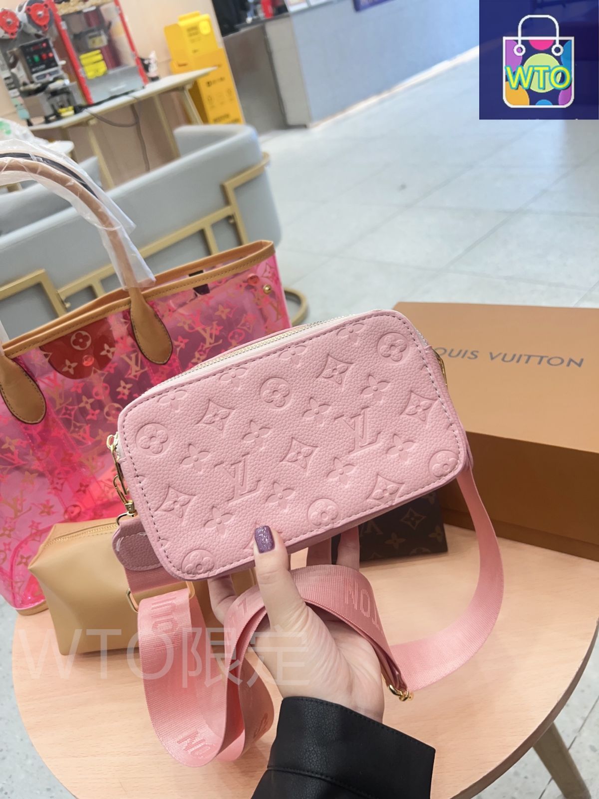 ジェリー ！⭐︎新品⭐︎ビジネスバッグ 少しくすんだピンクがかった色の大きめ ジェリー ！⭐︎新品⭐︎ビジネスバッグ 少しくすんだピンク