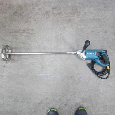 マキタ makita コンクリートかくはん機 UT1305 川崎店