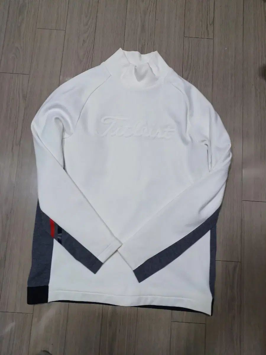 タイトリスト正規品 白 ゴルフ Tシャツ 防風 95着用でちょうど良い