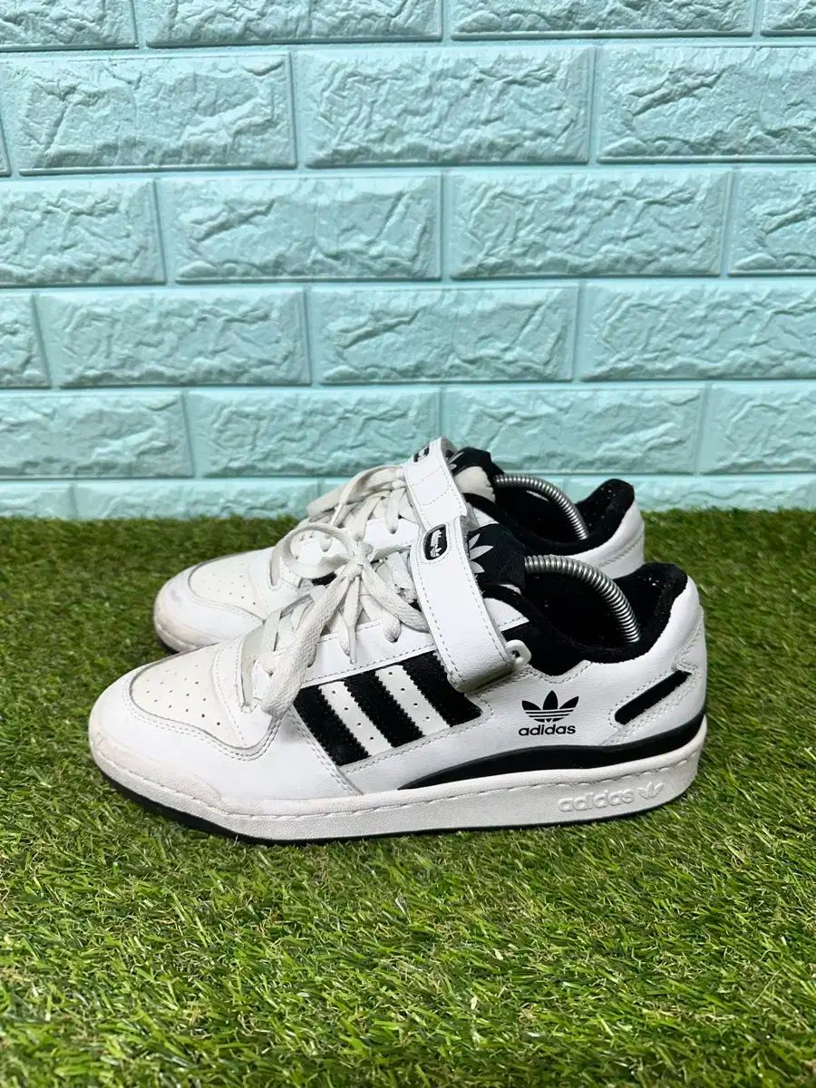 【雷市場（ポンジャン）商品韓国直送】 270 adidas(アディダス) フォーラム ロー スニーカーズ スニーカー