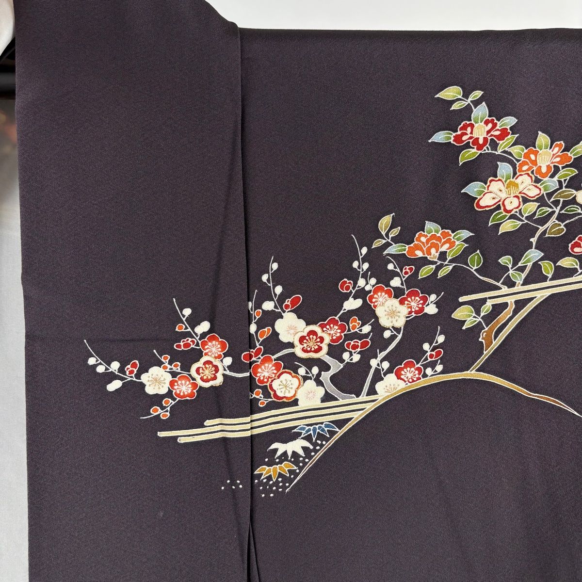 振袖 名品 手鞠 草花 金糸 金彩 赤 袷 身丈160cm 裄丈67.5cm L 正絹 【中古】 振袖 身丈160cm 裄丈65.5cm M 袷 花籠 秋草 金銀彩 刺繍 赤 正絹 美品