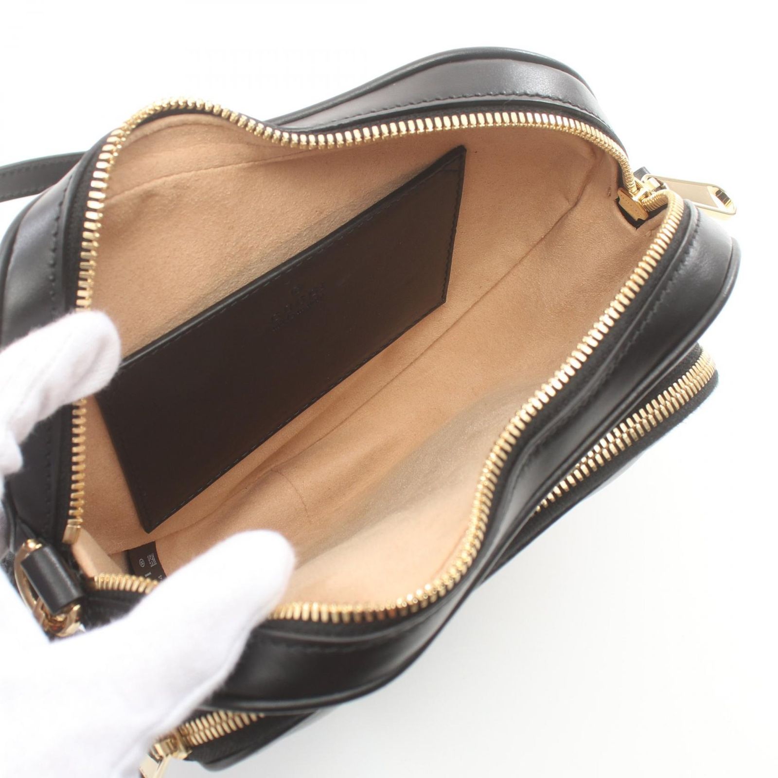 【メルカリ最安値】GUCCI インターロッキングG ショルダーバッグ 美品✨】グッチ インターロッキング GG柄 ショルダーバッグ PVC