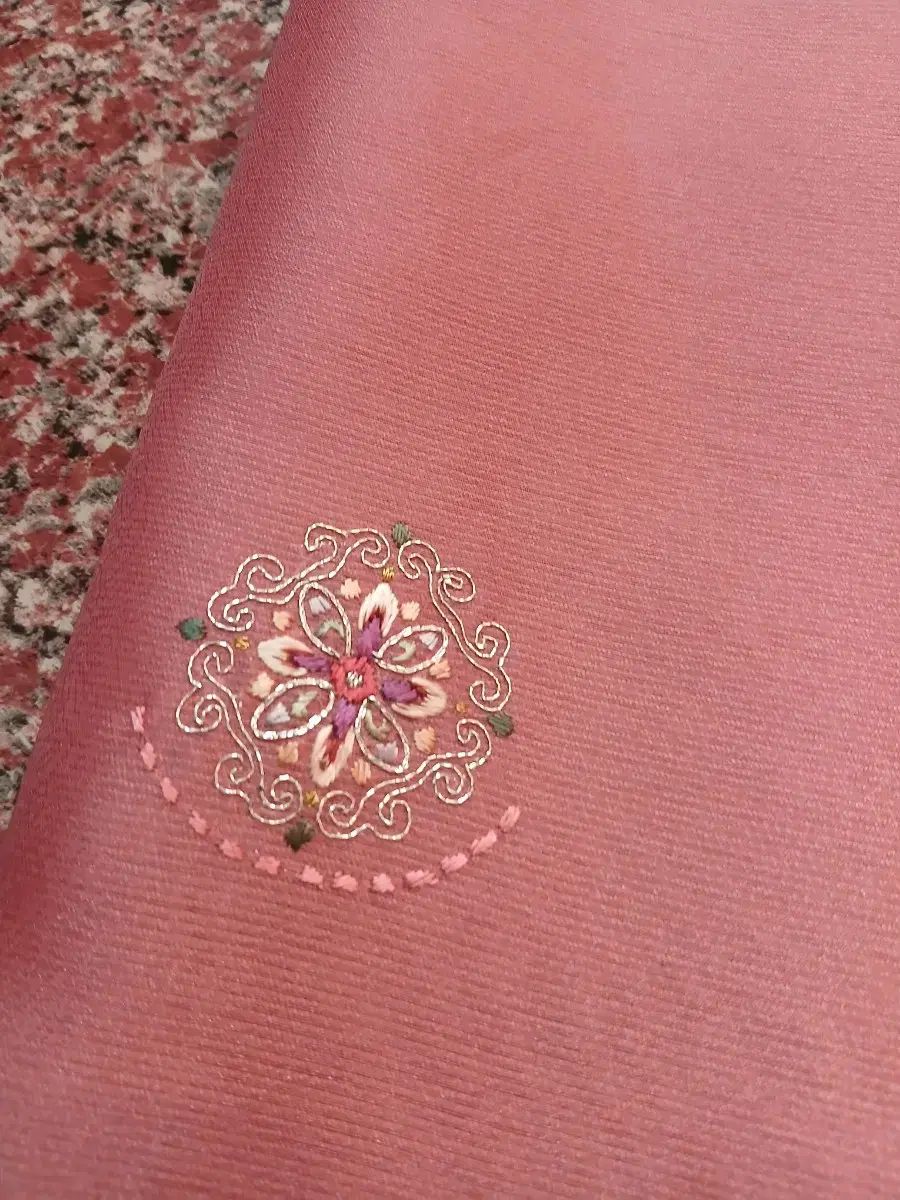 チョゴリピンクの花柄刺繍 ピンク 花刺繍 チマチョゴリ スカート - メルカリ