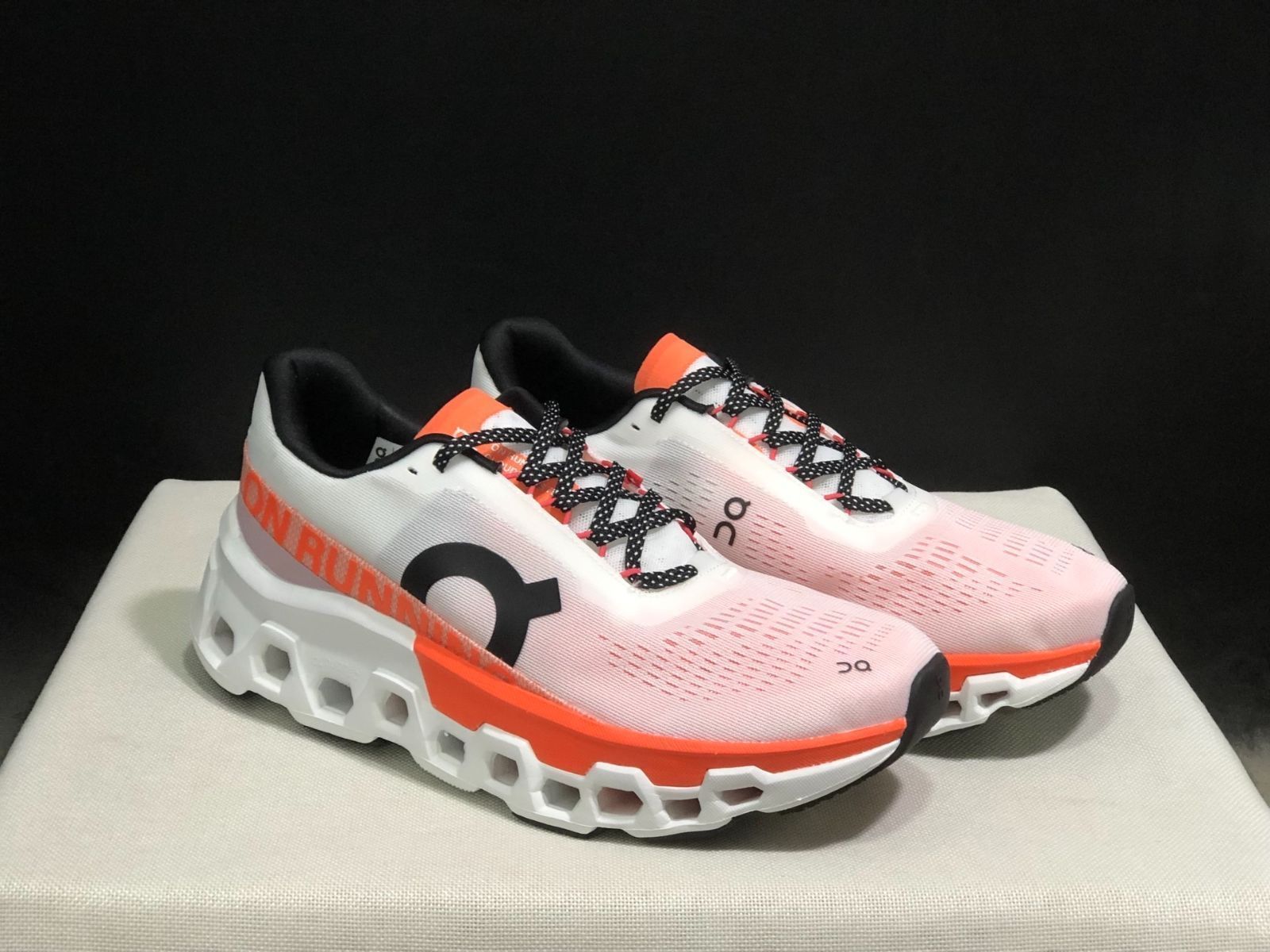 新品 On Cloudmonster 2 クラウドモンスター2 メンズ・ウィメンズ 