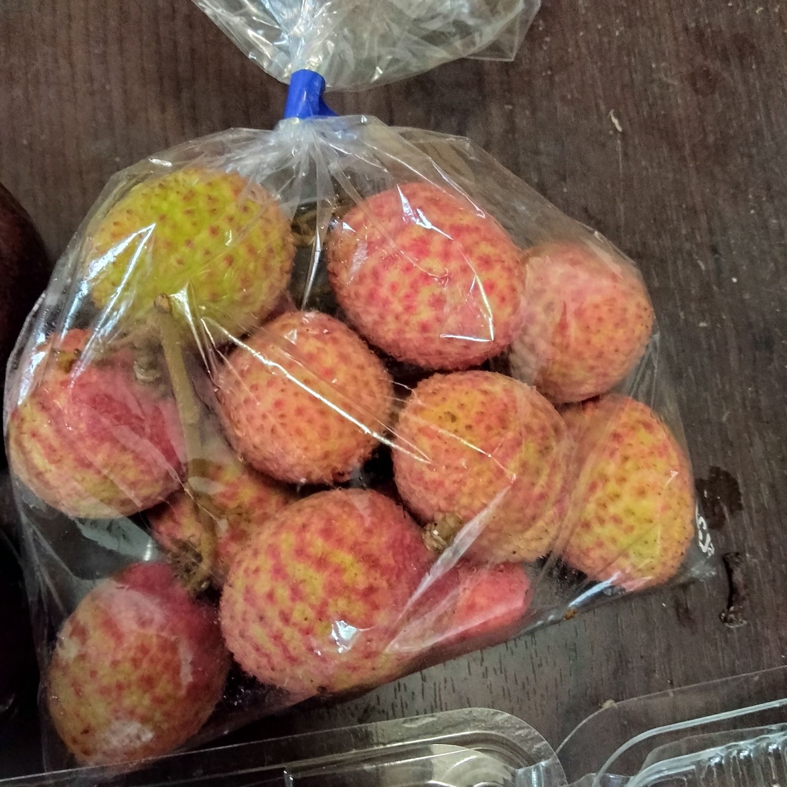 4セット限り〉沖縄県産ミニマンゴー・生ライチ・アセロラ他直売所B品  