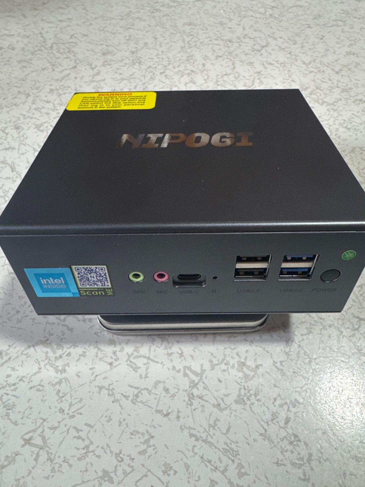 コンパクトなデザインのNIPOGIミニPC USBポート4つ搭載で多用途に対応