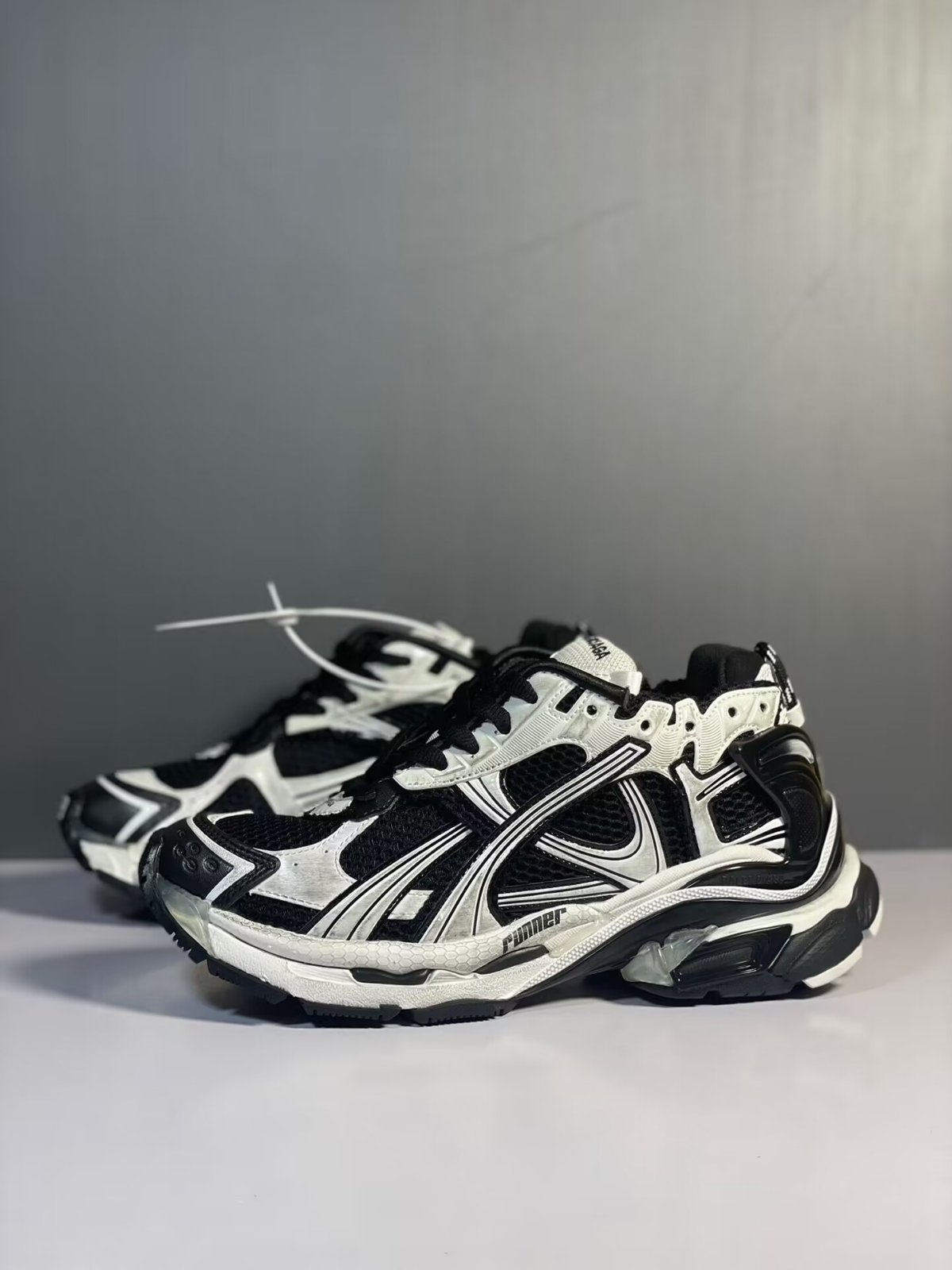 BALENCIAGA スニーカー Balenciaga Runner Black White 男女兼着