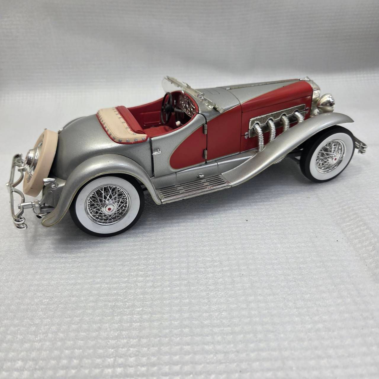 アーテル Ertl 1/18 1935  デューセンバーグ ＳＪ ロードスター Amazon.com: Auto World 1935 Duesenberg SSJ Speedster 1:18