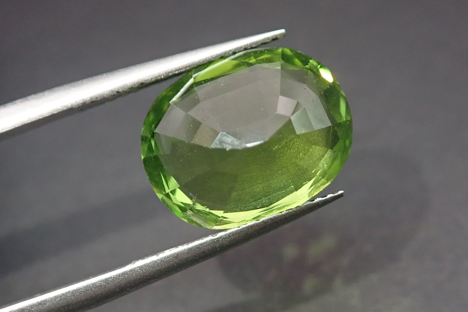 天然ペリドット 8.777ct 約15×10mm ソーティング付き！