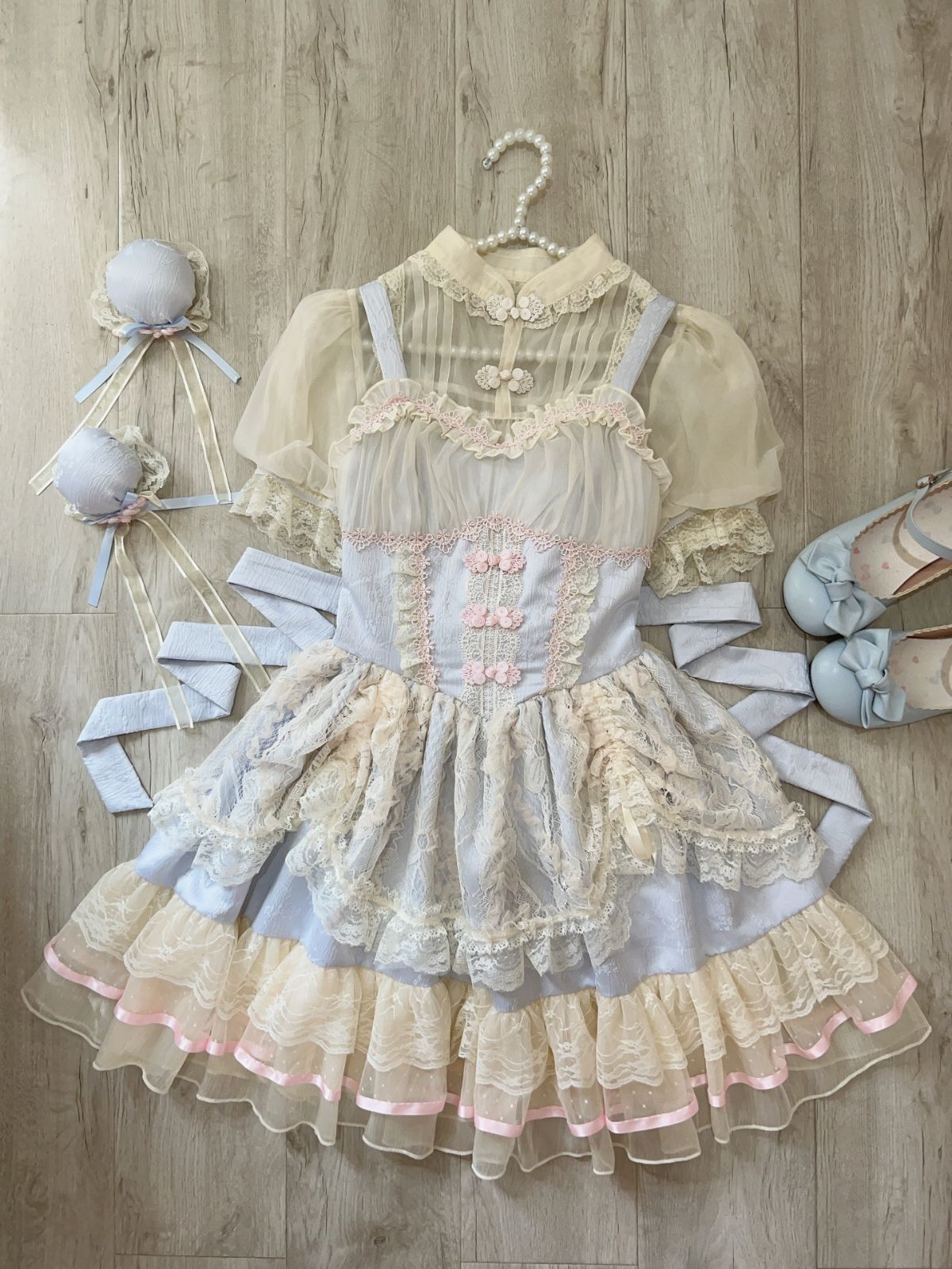 清楚感たっぷりのプリンセス風デザイン 柔らかいレース＆フリル