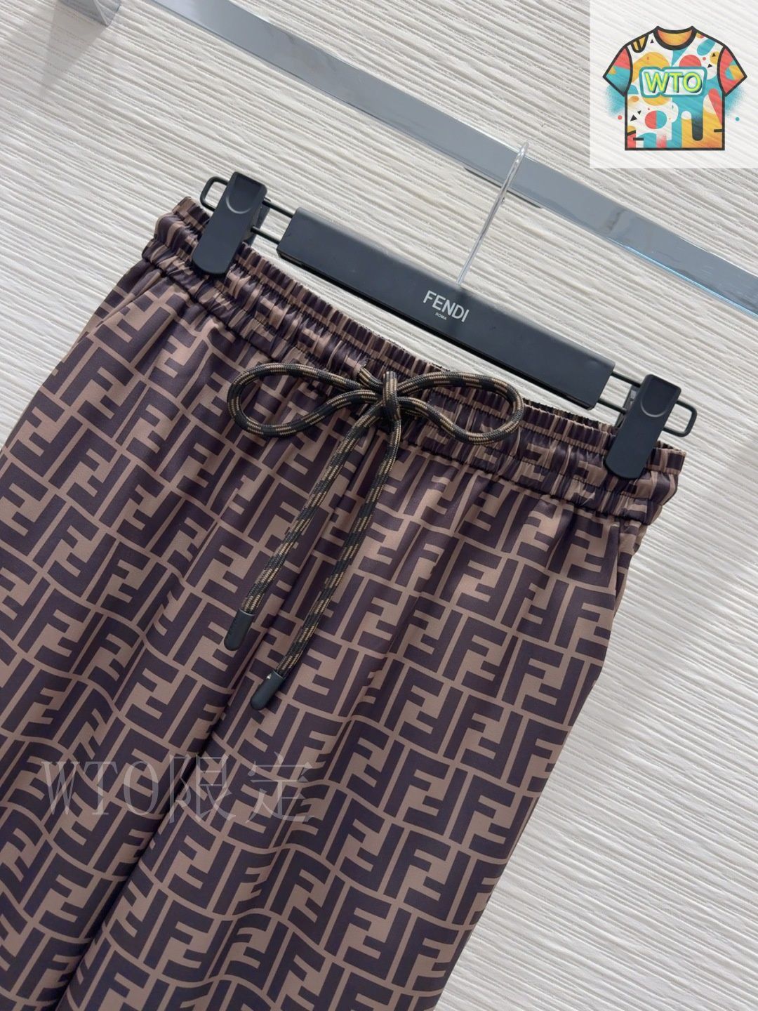 今日 Fendi クラシックパンツ -1