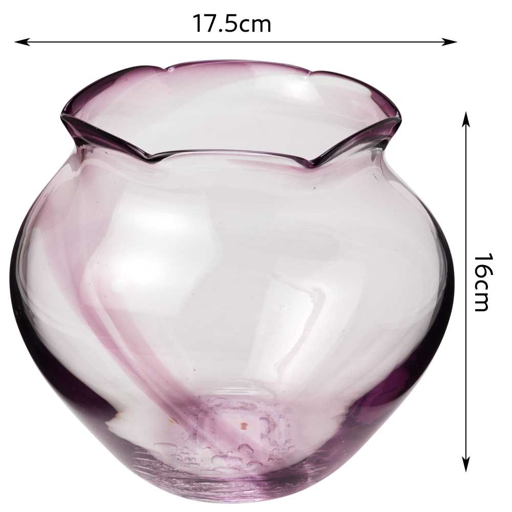 宙吹き製法で作られたハンドメイドの硝子工芸品