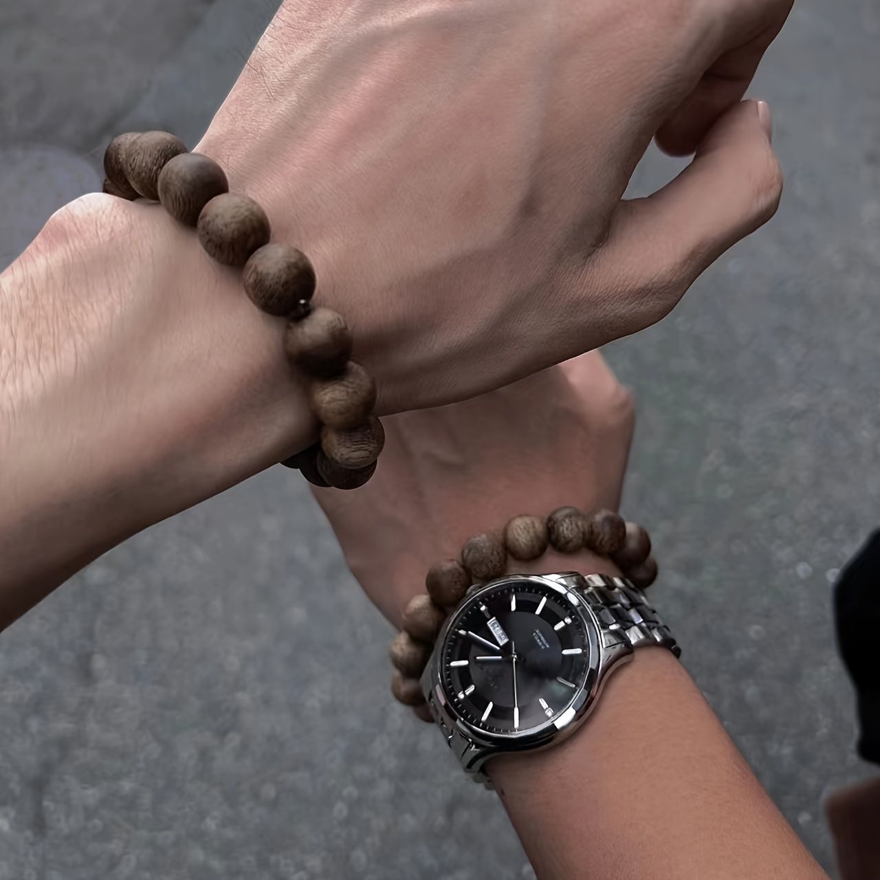 本格的な高品質のオスマンジン Bracelet 軽い香りと純粋な自然の香り 色の違いは通常より明るいか暗くなっている場合があります 11mmの伸縮性デザイン-男性と女性に適したギフト パーティー用品 カップルギフト 父の日ギフト 誕生日プレゼントなど