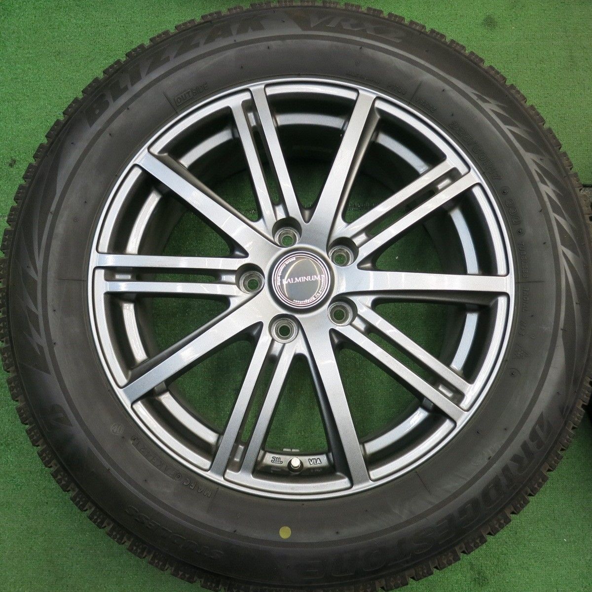 スタッドレス