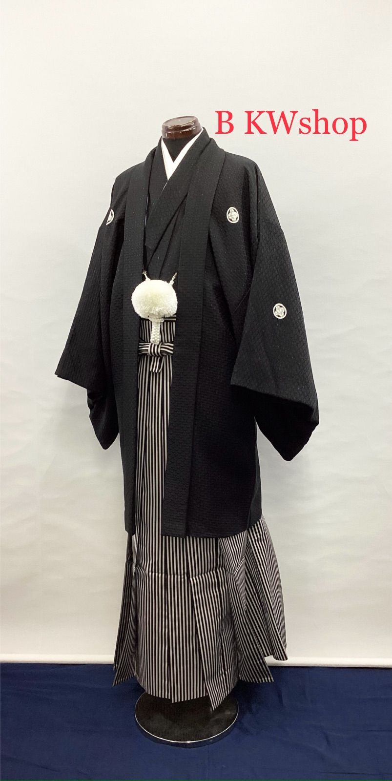 現品限り used 正絹 紋付 羽織 着物 黒地 刺子生地 丸に違い鷹の羽 袴 黒 黒白縞 2.75寸 190cm～ 3点セット 紋付袴 成人式 卒業式 結婚式 新郎様 仲人 男着物 催事 式典 お祭り 卒業式