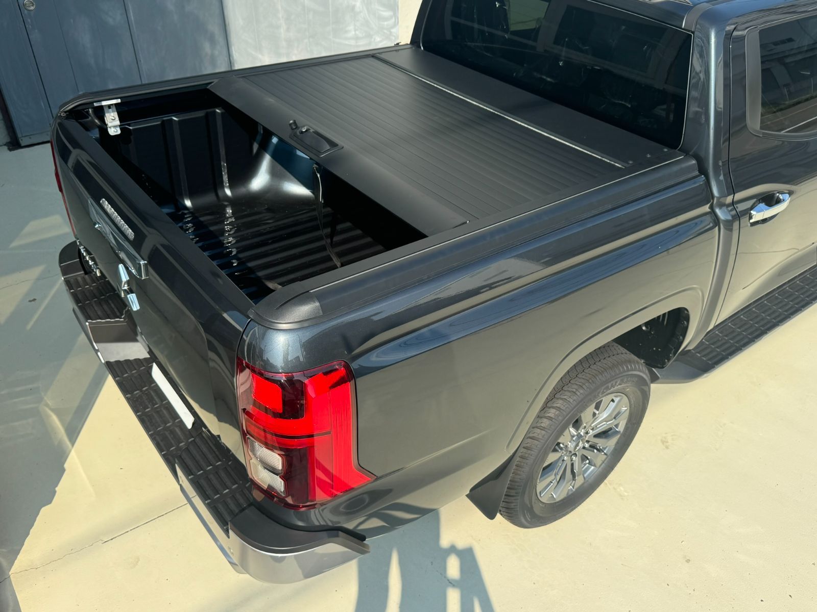 三菱 トライトン R2 シャッター式トノカバー ロック付 2024年～新型