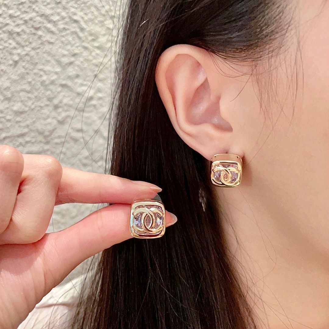 今日 Chanel ヴィンテージ アルファベットピアス