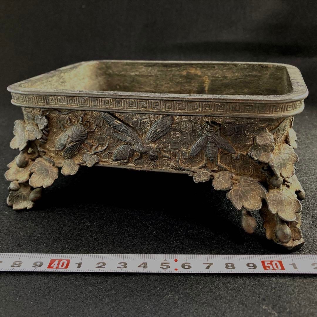 古銅 在銘 蜂と蝉浮彫水盤 1127g 本Y5-0519 トコウサ